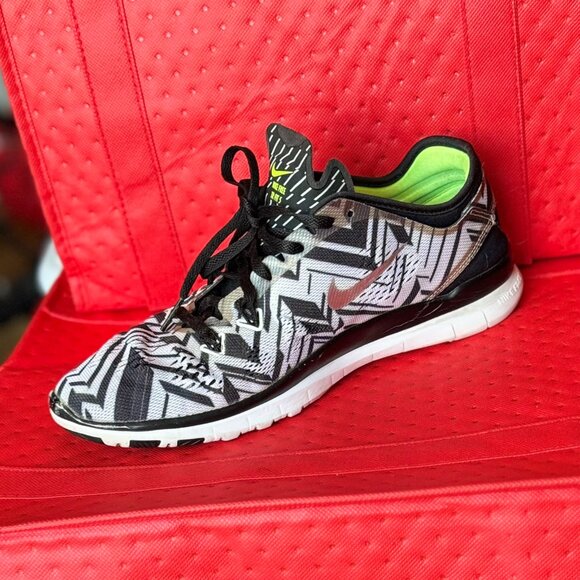 ​​Nike Women's Free 5.0 TR Fit 5 Geometric Print (US9) - Picture 1 of 5